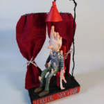 Terreur nocturne, 2020
Sculpture lumineuse
Bois, argile, fil de fer, techniques mixtes
12x23x7,5cm